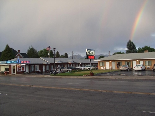 Blue Pine Motel image 1