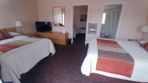 Blue Pine Motel image 10