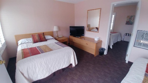 Blue Pine Motel image 11
