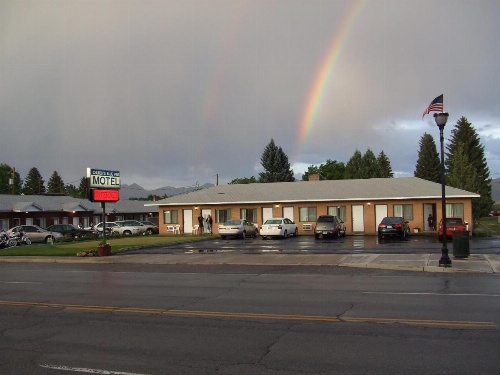 Blue Pine Motel image 19