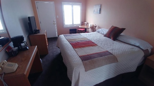 Blue Pine Motel image 5